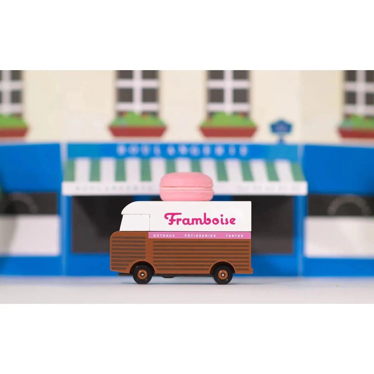 Candylab Candyvan pink macaron van